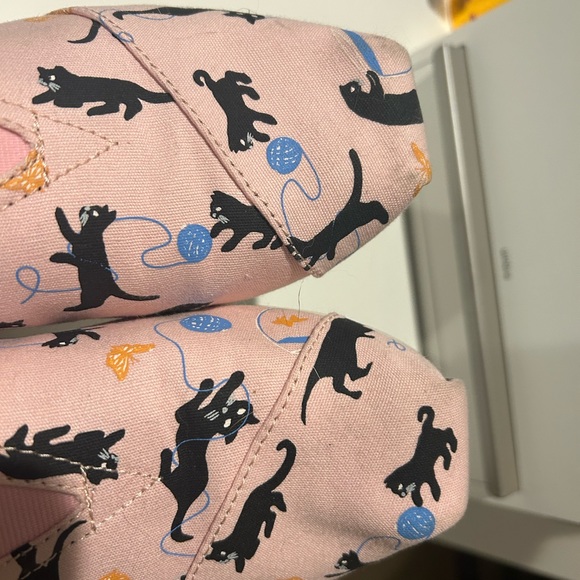 Toms Strawberry Cream Kitties Canvas Size 9 - Picture 6 of 7